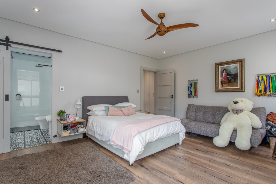 4 Bedroom Property for Sale in Lemoenkloof Western Cape